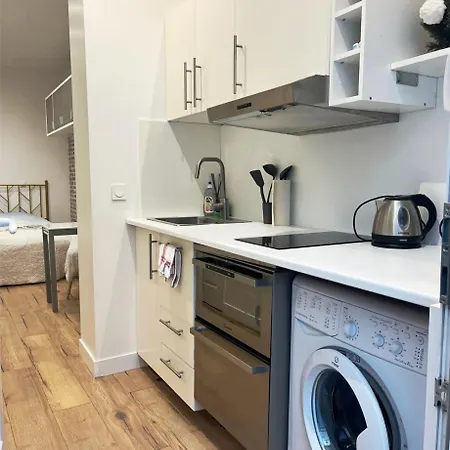 Eiffel Tower With Patio * باريس