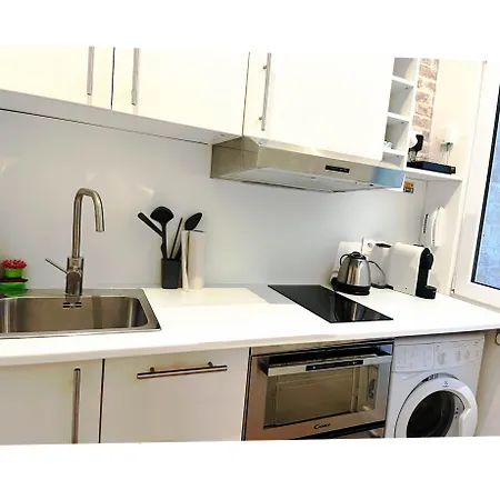 Eiffel Tower With Patio *