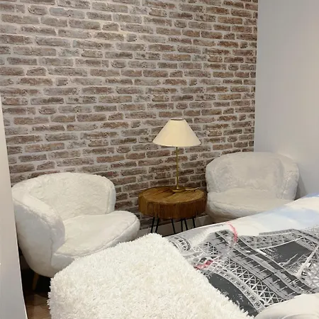 Eiffel Tower With Patio Lejlighed *