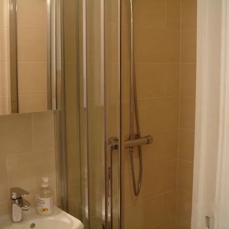 Eiffel Tower With Patio Apartman