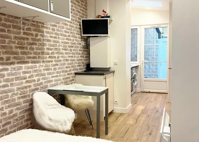 Eiffel Tower With Patio Appartement Parijs