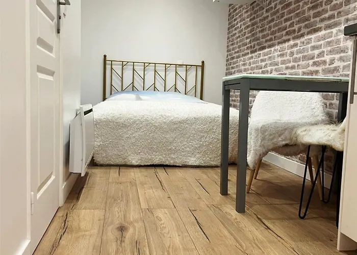 Eiffel Tower With Patio * Parijs