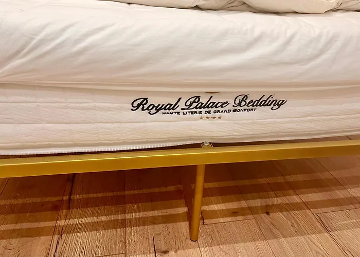 Eiffel Tower With Patio Apartamento Paris