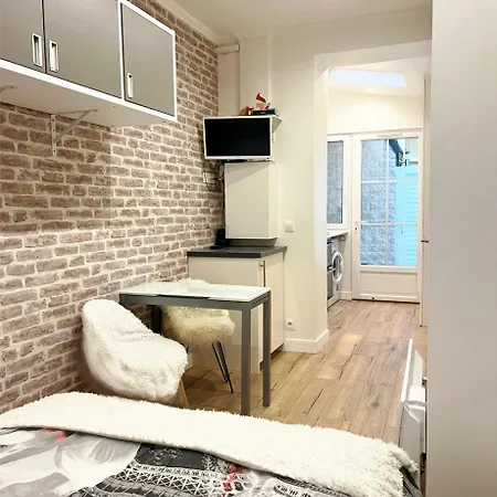 Eiffel Tower With Patio شقة باريس